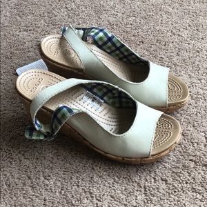 Crocs wedges sandals stucco color. Women’s 7 new